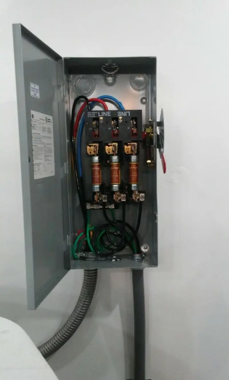 Three-phase disconnect switch installed for Smoke Detector Installation in Poplar Bluff